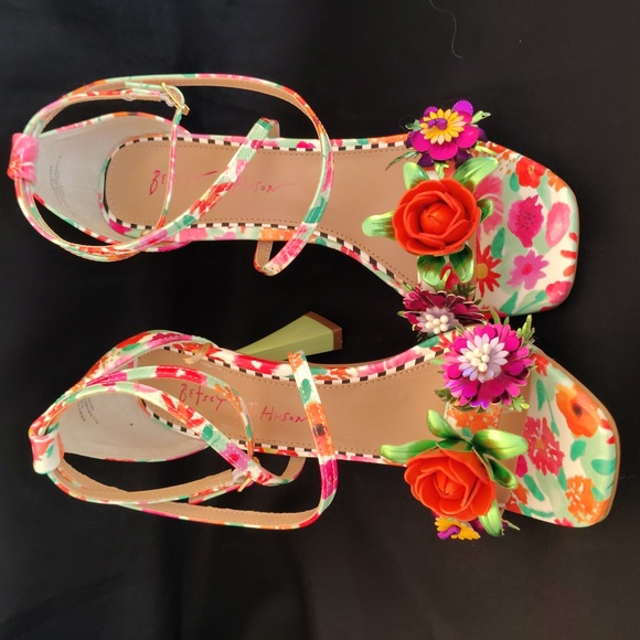 Betsey Johnson Erik Multicolor Floral Heels with 3D Flowers – Size 8 - Picture 6 of 13